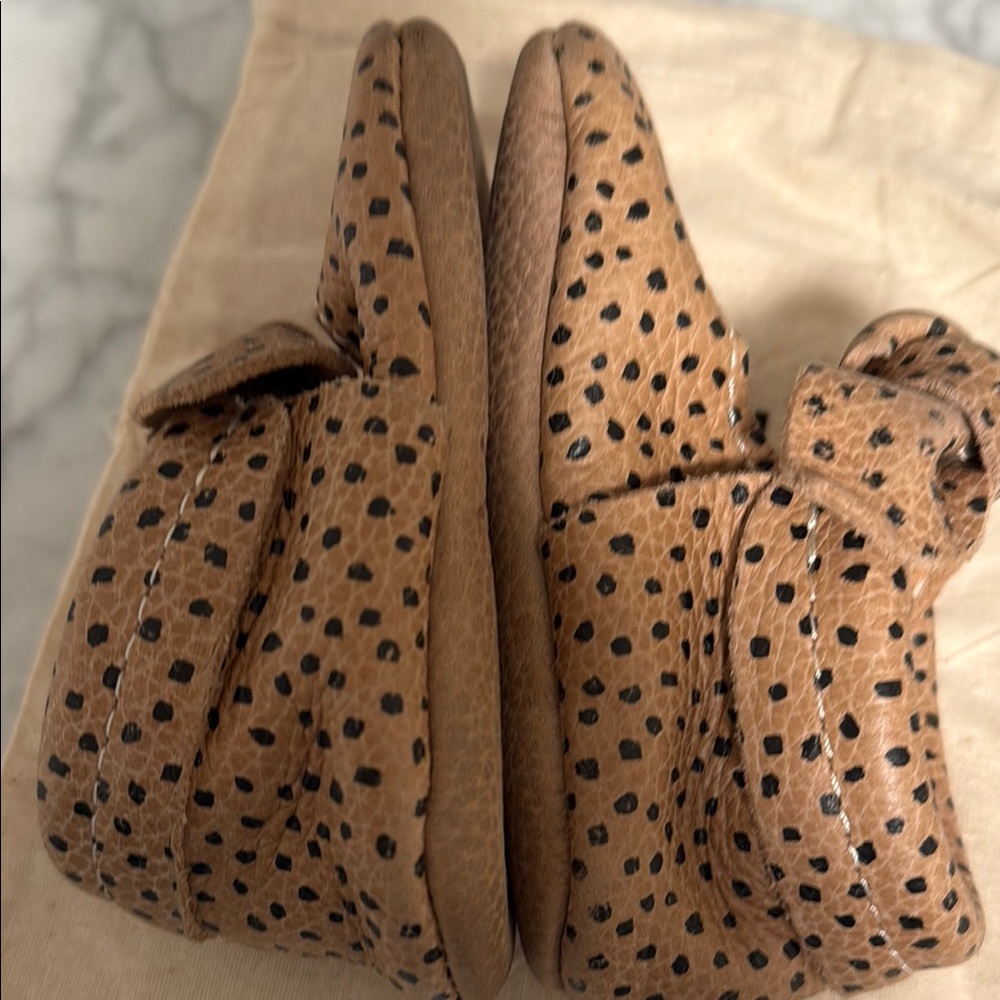 Freshly Picked Tan and Black Speckled Moccasins Soft-Soled Shoes - Picture 3 of 4